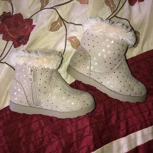 Cat & Jack toddler Boots with fur